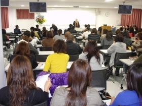 小林副執行が関西看護医療大学で「一隅を照らす」講演