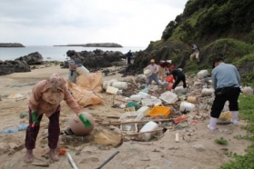 対馬で九州西教区一隅大会、漂流物被害清掃活動を実施