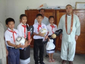 ラオス交流親善視察団を派遣