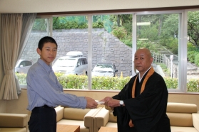 比叡山中学校が義援金を寄託