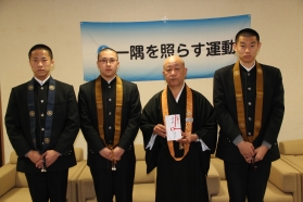 比叡山高校の宗内生が托鉢浄財を寄託