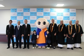 「歳末たすけあい」および「海外たすけあい」へ浄財を寄託